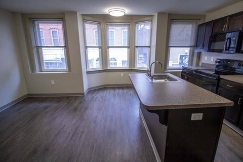 Floor plan for 1 bed, 1 bath, 598 sqft